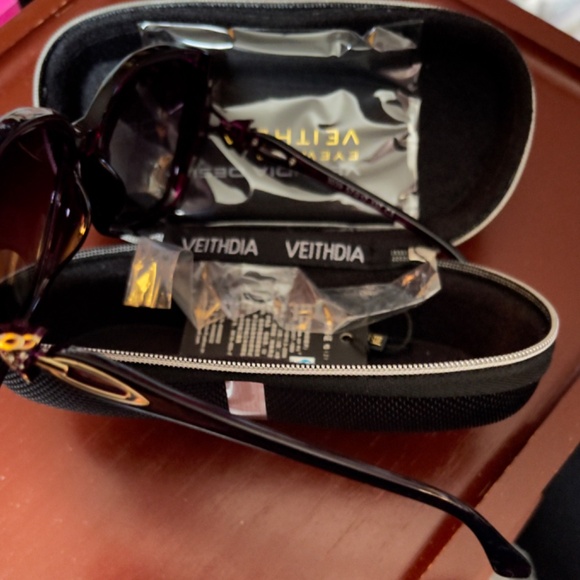 Ladies Sunglases - Picture 2 of 7